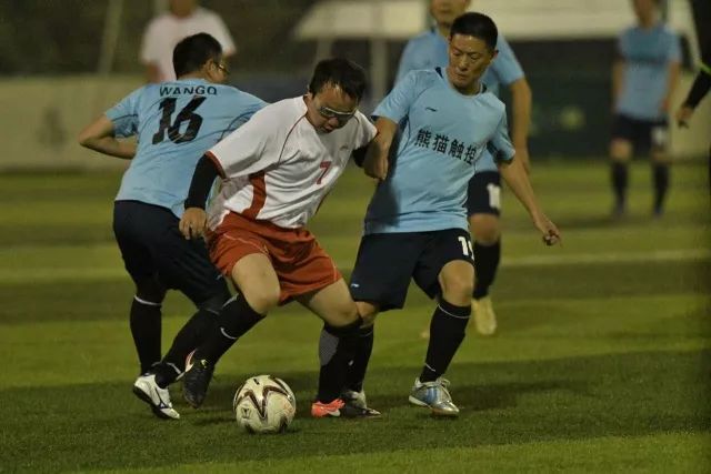湖人官宣4换1交易达成！凯斯勒将穿14号球衣 佩林卡称赞三大特质